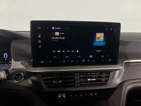 Used 2025 Ford Explorer Platinum w/ LUX Leather Package image 22