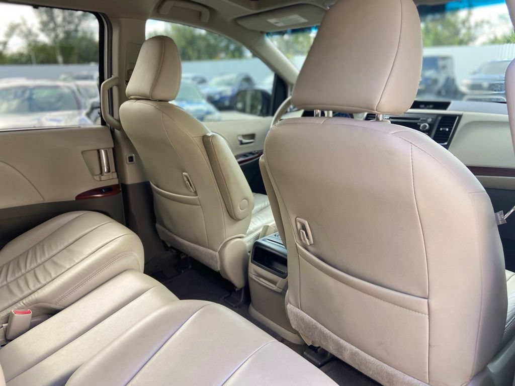Used 2014 Toyota Sienna XLE FWD image 21