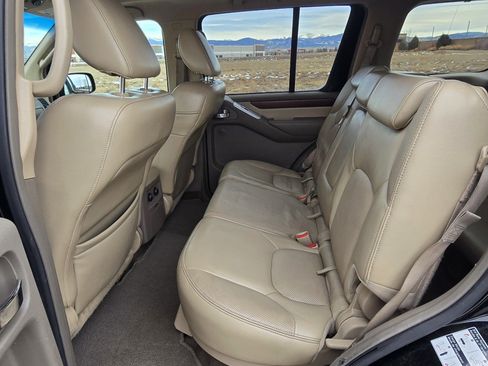Used 2010 Nissan Pathfinder LE image 14