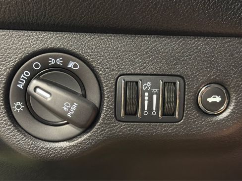 Used 2015 Dodge Challenger R/T Scat Pack RWD image 21