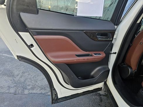 Used 2018 Jaguar F-PACE S image 20