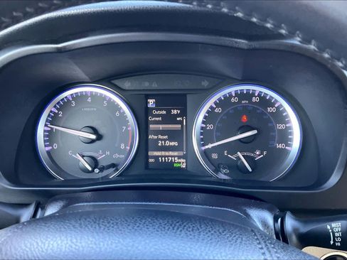 Used 2018 Toyota Highlander XLE image 25