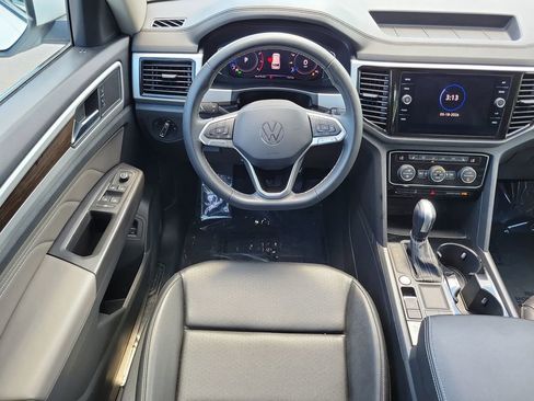 Used 2023 Volkswagen Atlas SE w/ Black Wheel Package FWD image 15