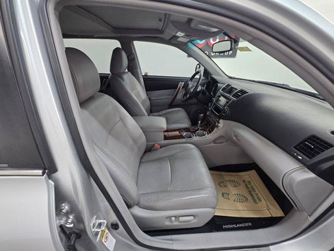 Used 2013 Toyota Highlander Limited FWD image 17