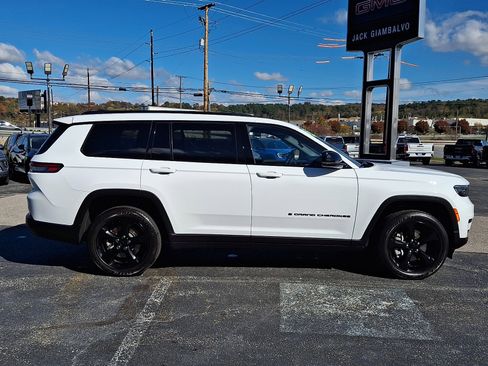 Used 2023 Jeep Grand Cherokee L Altitude image 8