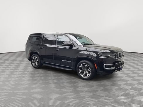 Used 2024 Jeep Wagoneer Series III AWD/4WD image 37