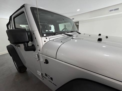 Used 2009 Jeep Wrangler X AWD/4WD image 14
