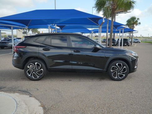 Used 2024 Chevrolet Trax RS w/ Sunroof Package FWD image 4