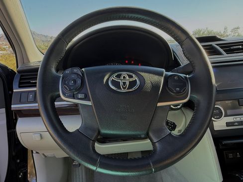 Used 2012 Toyota Camry XLE image 10