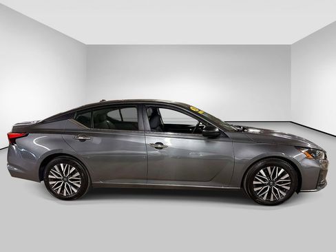 Used 2024 Nissan Altima 2.5 SV image 6