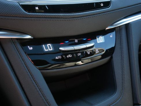 Used 2025 Cadillac XT5 Premium Luxury w/ LPO, Floor Liner Package AWD/4WD image 35