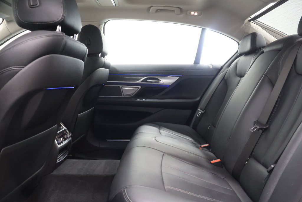 Used 2018 BMW 740i RWD image 27