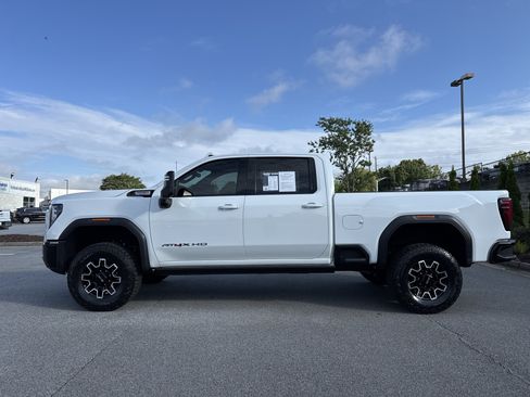 Used 2025 GMC Sierra 2500 AT4X AWD/4WD image 7