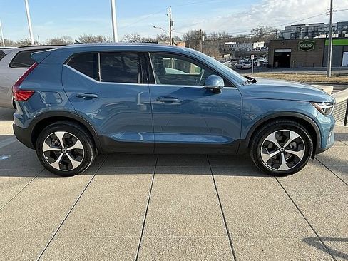 Certified 2025 Volvo XC40 B5 Plus image 7