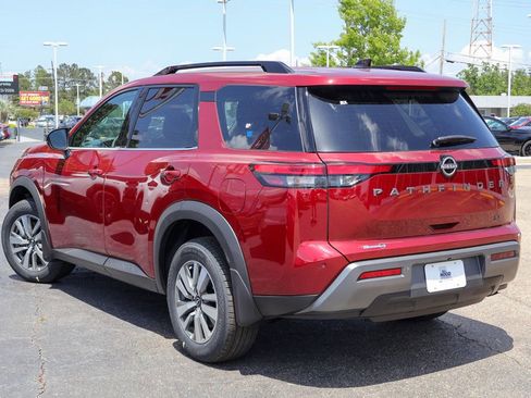 New 2026 Nissan Pathfinder SL FWD image 2