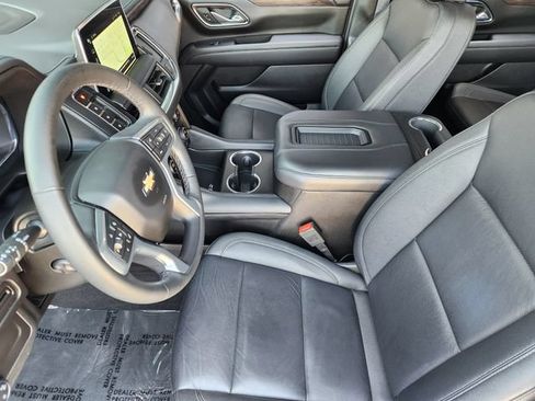 Certified 2024 Chevrolet Tahoe LT w/ Luxury Package AWD/4WD image 8