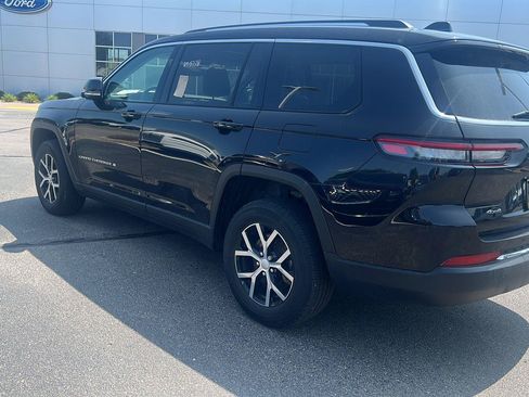 Used 2023 Jeep Grand Cherokee L Limited AWD/4WD image 9