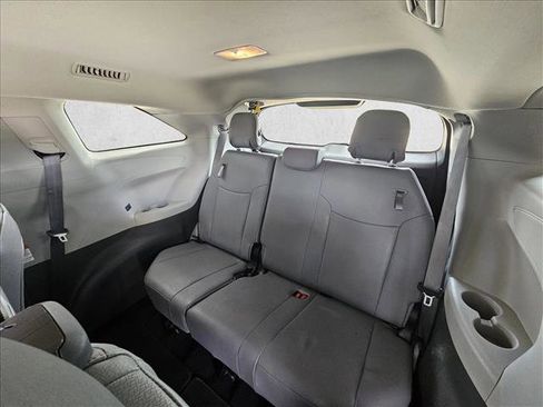 Used 2024 Toyota Sienna XLE FWD image 17