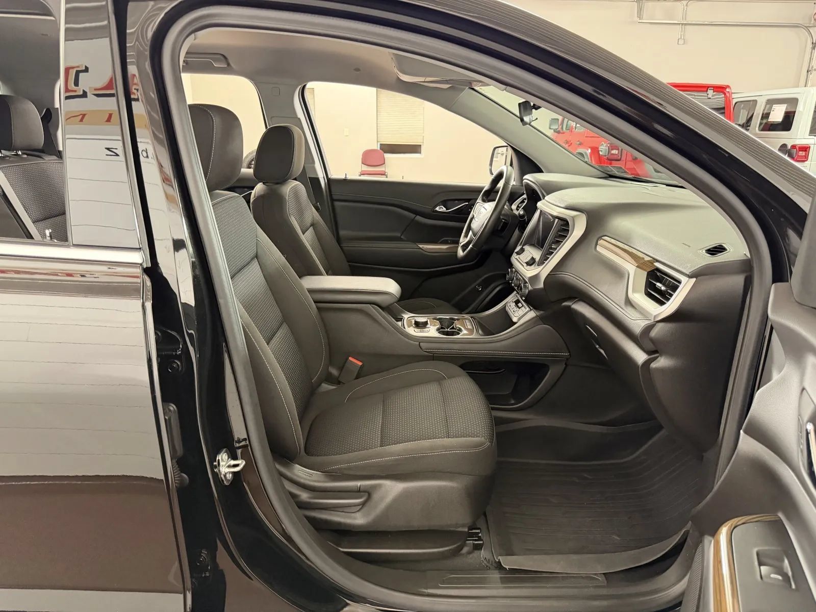 Used 2023 GMC Acadia SLE w/ Driver Convenience Package AWD/4WD image 37