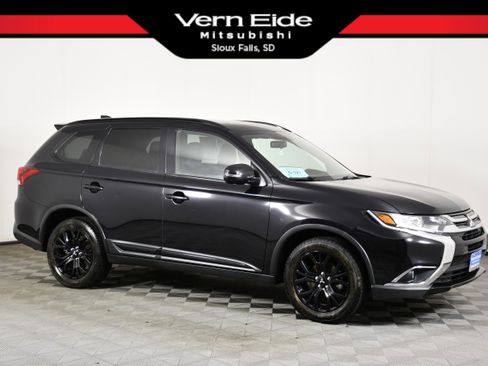 Used 2018 Mitsubishi Outlander LE AWD/4WD image 1