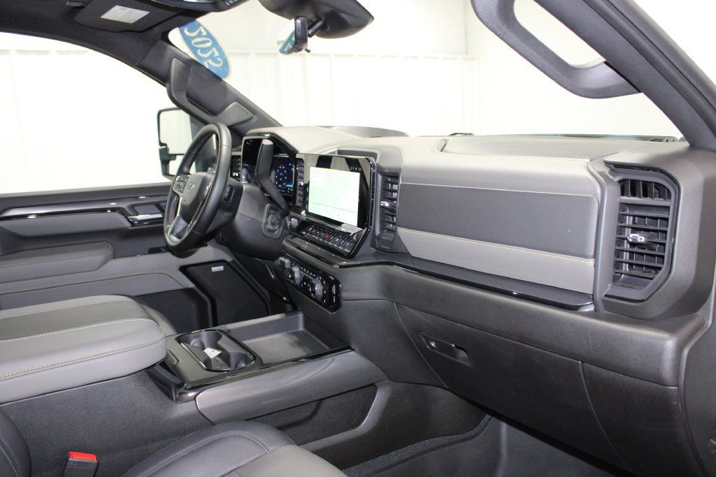 Used 2025 Chevrolet Silverado 2500 ZR2 w/ Technology Package AWD/4WD image 33