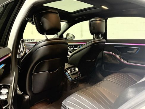 Used 2022 Mercedes-Benz S 500 4MATIC w/ AMG Line Package image 36