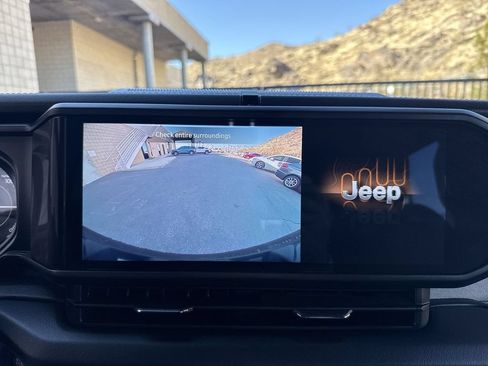 Used 2024 Jeep Wrangler Unlimited Sahara AWD/4WD image 14
