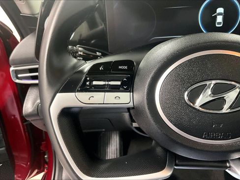 Used 2022 Hyundai Elantra Limited image 23