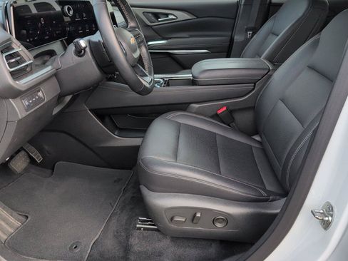 Used 2025 Chevrolet Traverse LT AWD/4WD image 12