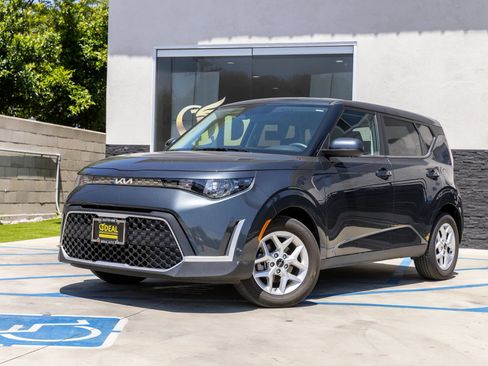 Used 2025 Kia Soul LX w/ LX Technology Package FWD image 5
