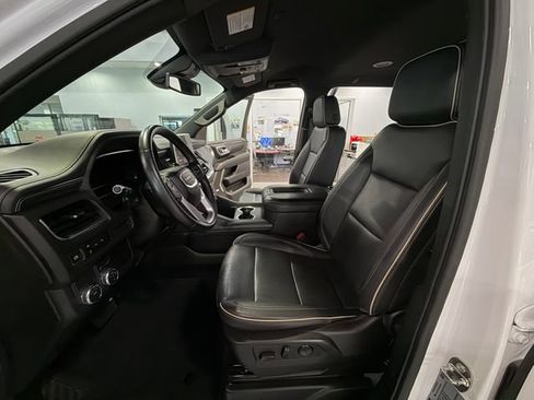 Used 2024 GMC Yukon SLT RWD image 10