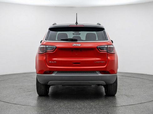 Used 2025 Jeep Compass Trailhawk image 6