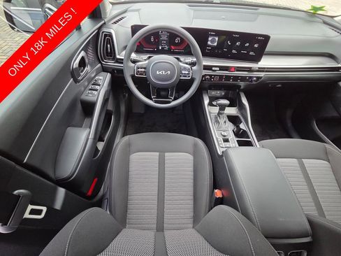 Used 2025 Kia Sorento LX FWD image 6