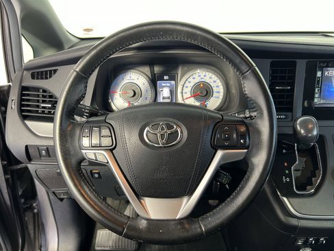 Used 2015 Toyota Sienna SE FWD image 17
