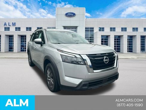 Used 2025 Nissan Pathfinder SV FWD image 3