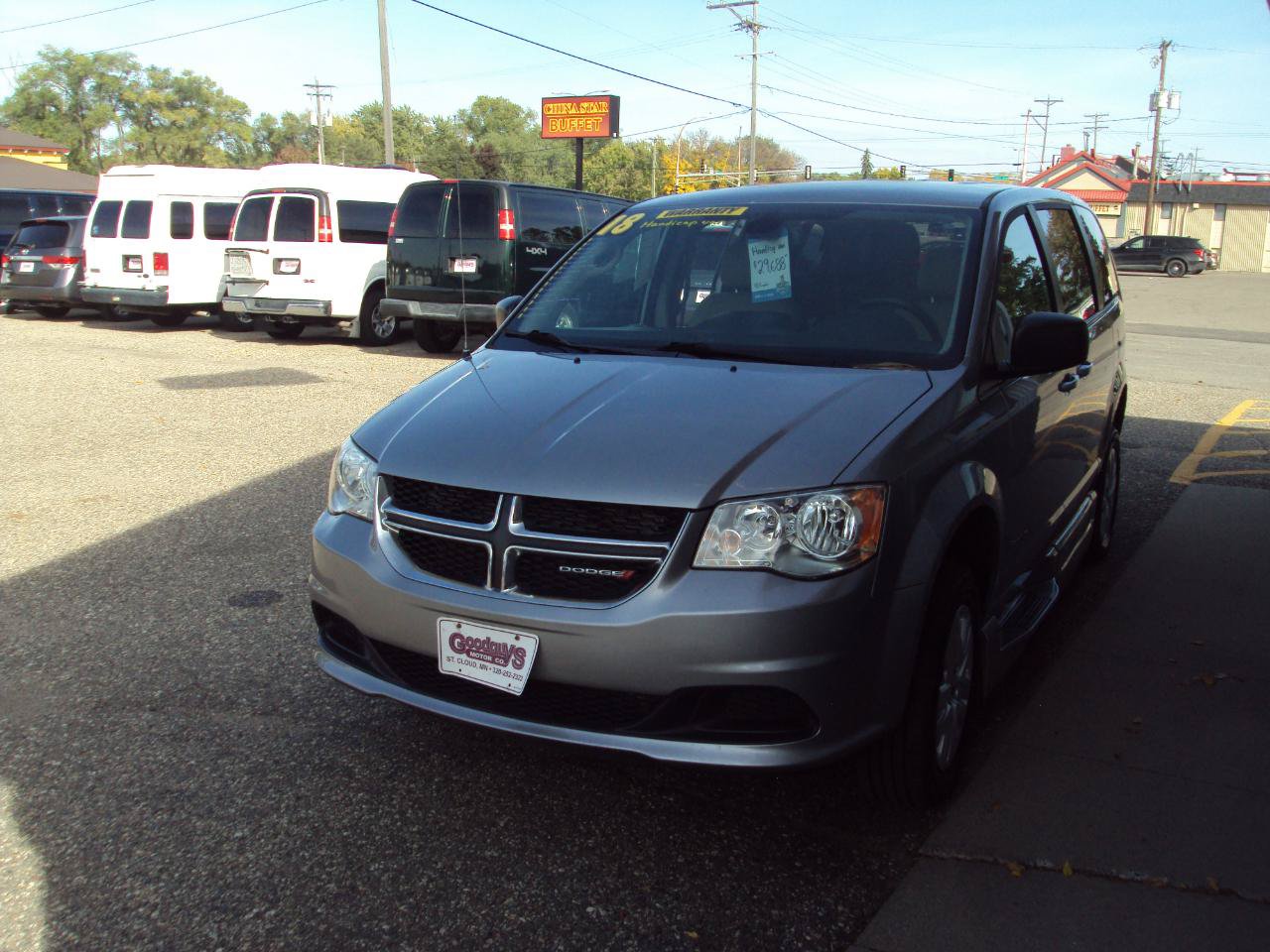 Used 2018 Dodge Grand Caravan SE w/ Power Convenience Group I FWD image 4