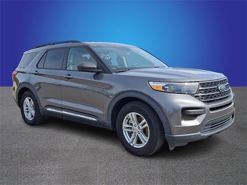 Used 2021 Ford Explorer XLT w/ Class III Trailer Tow Package image 3