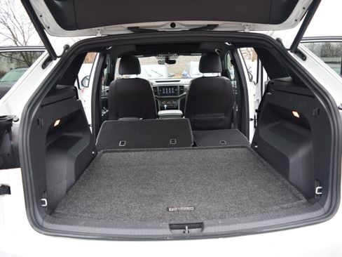 Used 2020 Volkswagen Atlas Cross Sport SE w/ Panoramic Sunroof Package image 39