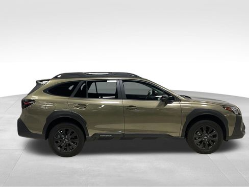 Used 2025 Subaru Outback Onyx Edition AWD/4WD image 3