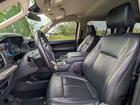 Used 2024 Ford Expedition XLT image 10