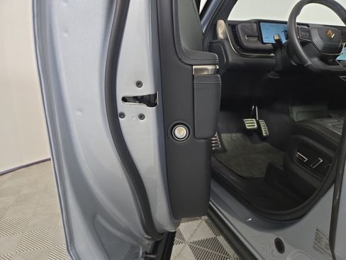 Used 2024 Rivian R1S Adventure AWD/4WD image 32