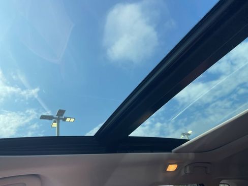 Used 2017 Nissan Rogue SL w/ SL Premium Package image 17