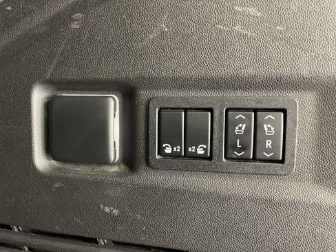 Used 2021 Chevrolet Tahoe Premier AWD/4WD image 26