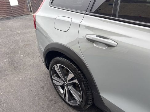Used 2025 Volvo V60 B5 Cross Country Plus image 18