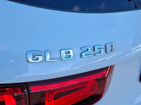 Certified 2022 Mercedes-Benz GLB 250 4MATIC image 33