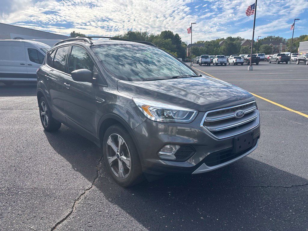 Used 2017 Ford Escape SE w/ Equipment Group 201A AWD/4WD image 3
