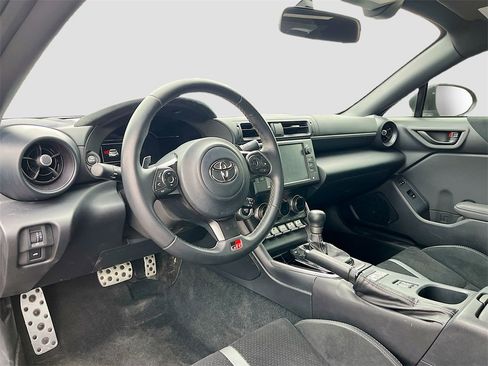 Used 2025 Toyota GR86 Premium image 9
