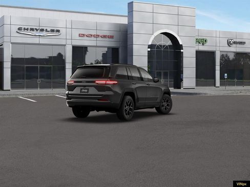 New 2026 Jeep Grand Cherokee Altitude image 7