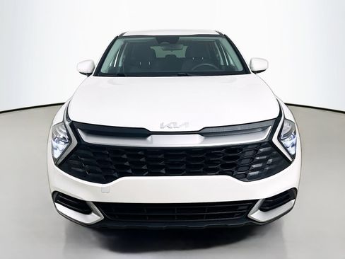 Used 2023 Kia Sportage LX FWD image 2