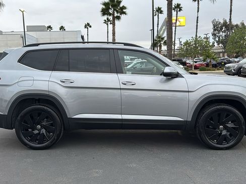 New 2026 Volkswagen Atlas SE image 2